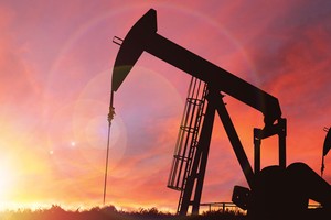 Thị trường dầu mỏ khó yên với chiến tranh thương mại