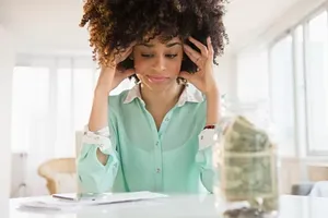 Hạn chế dùng tiền mặt đang là xu hướng chung trên thế giới. Ảnh: Getty.