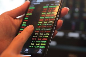 Hiện có hơn 60 cổ phiếu thị giá từ dưới 1.000 đồng trên 3 sàn giao dịch.