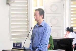 Bị cáo Lộc khai nhận tham ô 1,7 tỉ để chơi bài bạc và tiêu xài.