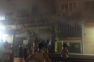 Khói bốc lên mù mịt do hộp điện bị chập. Ảnh: Facebook CT12 KV-KL.