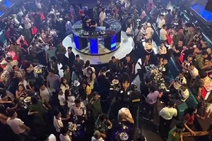 Một vũ trường ở Hà Nội bị cảnh sát kiểm tra hồi giữa tháng 8.