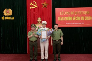 Thứ trưởng Bùi Văn Nam; Thứ trưởng Lương Tam Quang và Chánh Văn phòng Bộ Công an Tô Ân Xô tại buổi lễ. Ảnh: Bộ Công an.