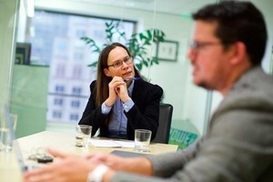 Quan hệ tốt với cấp trên sẽ giúp ích nhiều cho quá trình thăng tiến.