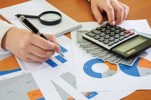 Khó khăn trong bán vốn nhà nước: Xử lý công nợ