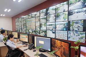 Từ Trung tâm Giám sát, điều hành đô thị thông minh tỉnh Thừa Thiên Huế sẽ giám sát các hoạt động camera, các nguồn dữ liệu kết nối camera địa phương và thông tin người dân cung cấp để xử phạt "nguội" vi phạm giao thông từ 1/11.