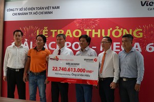 Ảnh Hiểu tại buổi giải thưởng.