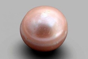 Viên ngọc trai tự nhiên 8.000 năm tuổi. (Nguồn: AFP).