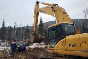 Nhân viên cứu hộ Nga tại hiện trường vụ việc. Ảnh: TASS.