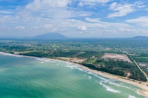 Bãi tắm đẹp, đồi cát trắng, khí hậu nắng quanh năm, ít chịu ảnh hưởng bão điều kiện lý tưởng để phát triển thế thao biển.