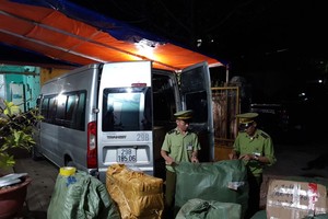 Quản lý thị trường Lạng Sơn thu giữ hàng trăm túi xách giả Louis Vuitton, Hermes.