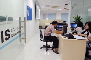 Công ty chứng khoán ngoại đổi lợi nhuận lấy thị phần?