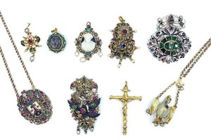 Những món đồ trang sức được tìm thấy.