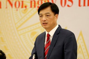 Thiếu tướng Nguyễn Duy Ngọc - Thứ trưởng Bộ Công an trả lời báo chí tại buổi họp báo Chính phủ.