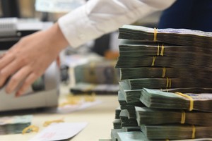 Năng lực tài chính của một số chủ thể tham gia thị trường mua bán nợ vẫn còn yếu.