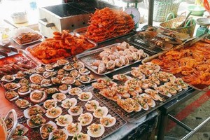 Khám phá khu chợ ngập hải sản ở TP.HCM