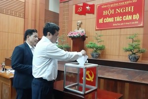 Các đại biểu đã bầu đồng chí Lê Trí Thanh giữ chức Phó Bí thư Tỉnh ủy Quảng Nam.
