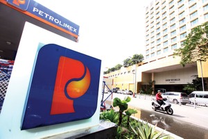 Petrolimex (PLX): Nhiều tiền vẫn lo