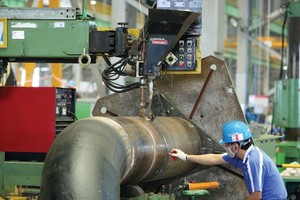 Sản xuất tại nhà máy của Công ty Doosan Vina (Chu Lai). Ảnh: Đức Thanh.