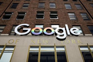 Logo Google được gắn bên ngoài các văn phòng công ty ở New York, Hoa Kỳ. (Nguồn: Reuters)