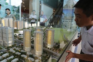 Tín dụng tiêu dùng phục vụ nhu cầu 
bất động sản có rủi ro cao, thời hạn vay dài, việc sử dụng vốn vay không tạo ra thu nhập, nguồn trả nợ chủ yếu từ các nguồn thu nhập khác của khách hàng... nên cần thận trọng.