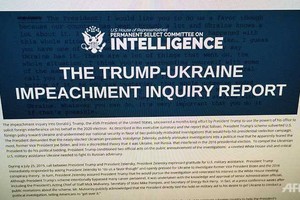 Báo cáo điều tra luận tội Trump – Ukraine của Ủy ban Tình báo Hạ viện. Ảnh: AFP.