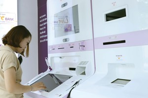 Với ngân hàng, một hành trình chuyển đổi số toàn diện phải luôn đặt khách hàng làm trọng tâm.