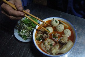 Một tô bún bò giò heo. Ảnh: Nguyễn Văn Toàn.