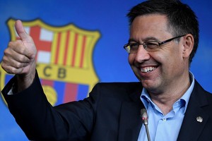 Chủ tịch Bartomeu của Barcelona đã có món quà đặc biệt để khích lệ tinh thần các cầu thủ trong dịp Giáng Sinh.