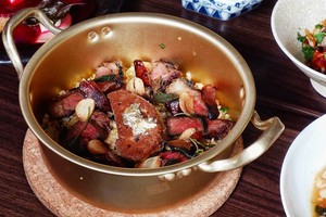 Cơm chiên dát vàng giá gần 1 triệu đồng tại TP.HCM