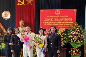 Lãnh đạo VKSND tỉnh Quảng Bình chúc mừng tân Viện trưởng, Phó Viện trưởng VKSND TP. Quảng Bình.