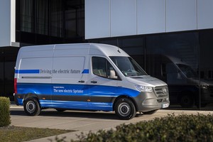 Cận cảnh xe tải điện chở hàng eSprinter.