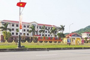 Trụ sở UBND huyện Lộc Hà.