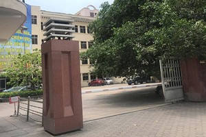 3 cán bộ Tổng cục Biển và Hải đảo bị cho thôi chức vì bị doanh nghiệp tố cáo nhận 12 tỉ đồng "chạy" dự án nhưng bất thành.