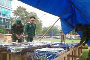 Bộ chỉ huy quân sự tỉnh Nghệ An tập huấn cho các địa phương chuẩn bị bắn pháo hoa.