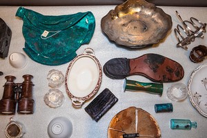 Những cổ vật trục vớt từ tàu Titanic lần đầu được trưng bày. Ảnh: Fox News.