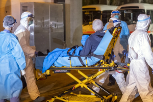 Cấp cứu một ca nhiễm corona ở Vũ Hán.