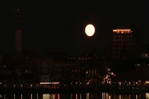 Hiện tượng siêu trăng tháng hai