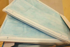 Thu giữ hàng nghìn hộp khẩu trang giá bán hơn 300.000 đồng