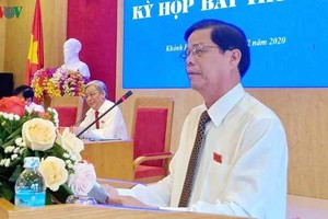 Ông Nguyễn Tấn Tuân, Phó Bí thư Thường trực Tỉnh ủy, Chủ tịch HĐND tỉnh Khánh Hòa được bầu giữ chức Chủ tịch UBND tỉnh Khánh Hòa.