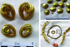 Những đồ trang sức bằng vàng được chế tác công phu. Ảnh: Ancient Origins.