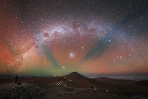 Hiện tượng khiến bầu trời đêm phát sáng