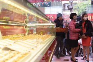 Bỏng rát giá vàng