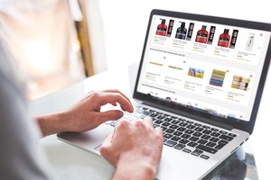 Nhu cầu mua sắm online tăng mạnh mùa dịch bệnh.