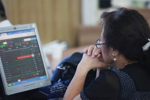 VN-Index dưới 900 điểm, cơ hội từ góc nhìn hẹp