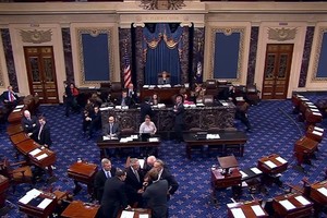 Thượng viện Mỹ thông qua gói ngân sách cho dịch COVID-19. (Ảnh: America Magazine).