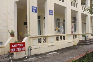 Khu vực cách ly tại Trung tâm Y tế huyện Hoa Lư, tỉnh Ninh Bình. (Ảnh: Thùy Dung/TTXVN).