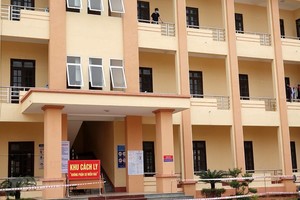 Một dãy nhà của Khu cách ly tập trung y tế Trường Quân sự tỉnh Phú Thọ. (Ảnh: Trung Kiên/TTXVN).