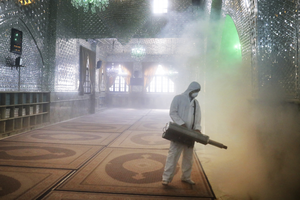 Uống rượu phòng dịch Covid-19, 27 người Iran tử vong