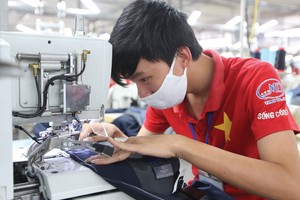 Nhiều doanh nghiệp xuất khẩu đang đau đầu với bài toàn thiếu nguyên liệu sản xuất và thị trường tiêu thụ.